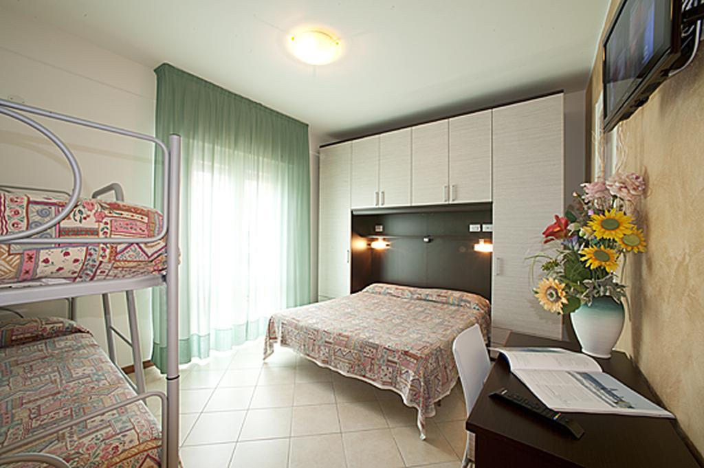 Hotel Milano 3S Bibione Room photo